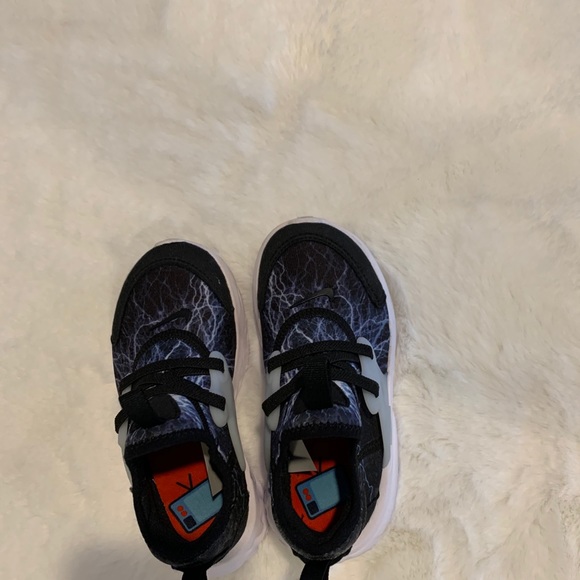 Barely worn Nike sneakers for toddler. Size 10. - Picture 5 of 6